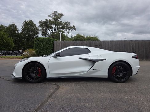 Used 2024 Chevrolet Corvette Z06 image 2