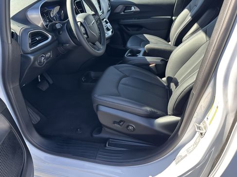 New 2026 Chrysler Pacifica Select w/ S Appearance Package FWD image 16