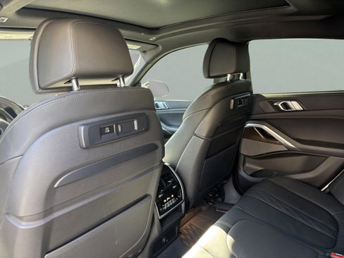 Used 2022 BMW X6 xDrive40i w/ Executive Package image 32