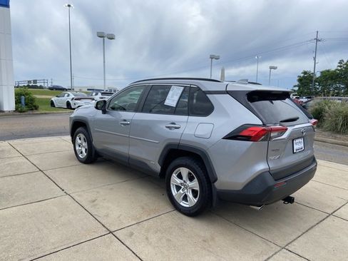 Used 2020 Toyota RAV4 XLE w/ Convenience Package AWD/4WD image 7