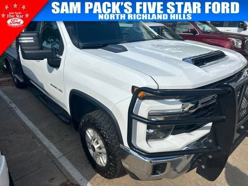 Used 2024 Chevrolet Silverado 2500 LT AWD/4WD image 4