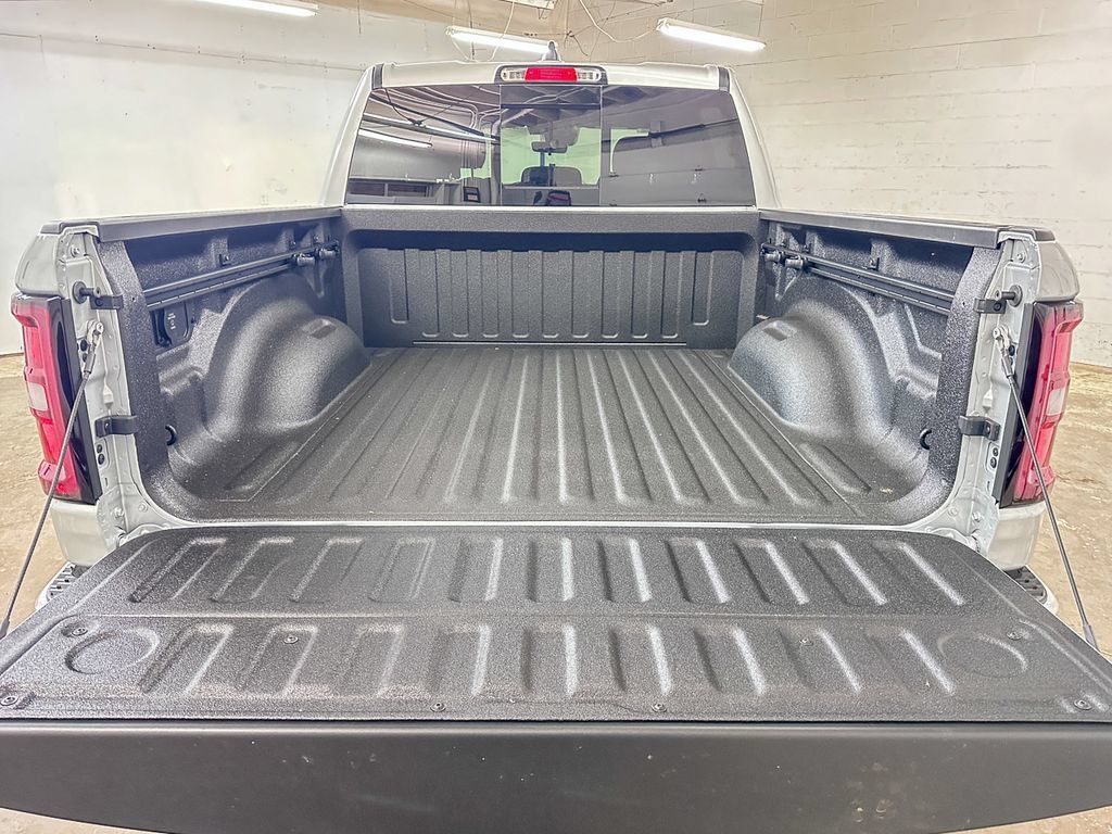 New 2026 RAM 1500 Express AWD/4WD image 15