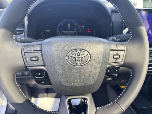 New 2025 Toyota Camry image 18