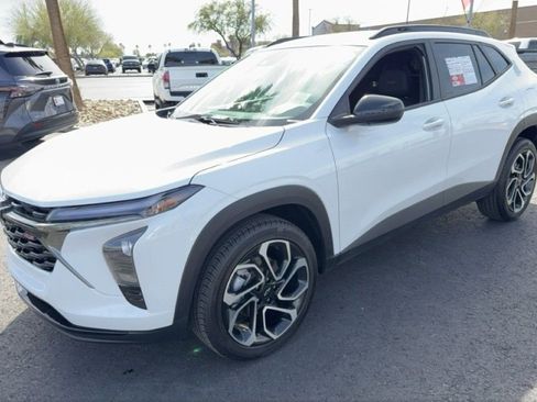 Used 2025 Chevrolet Trax RS w/ Driver Confidence Package image 1