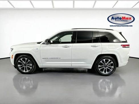 Used 2022 Jeep Grand Cherokee Overland w/ Luxury Tech Group IV AWD/4WD image 9