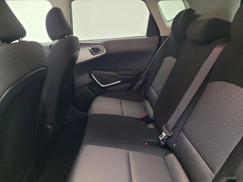 Used 2025 Kia Soul LX image 18