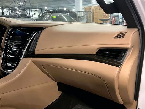 Used 2019 Cadillac Escalade Platinum image 18