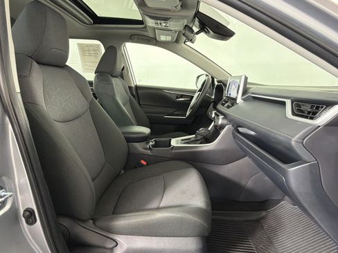 Used 2025 Toyota RAV4 XLE w/ Convenience Package FWD image 30