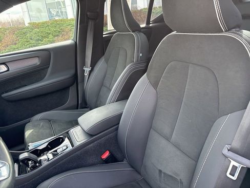 Certified 2023 Volvo XC40 B5 Plus w/ Climate Package image 18