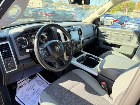 Used 2018 RAM 1500 Classic SLT w/ Luxury Group image 11