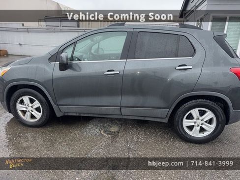 Used 2017 Chevrolet Trax LT w/ LT Convenience Package image 8