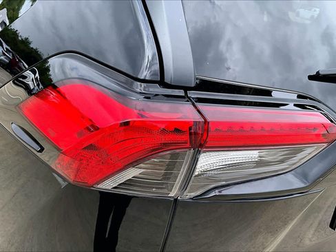 Used 2024 Toyota RAV4 XLE Premium FWD image 29
