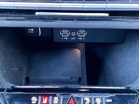 Used 2024 Jeep Wagoneer L Series II w/ Flexible Seating Group AWD/4WD image 17