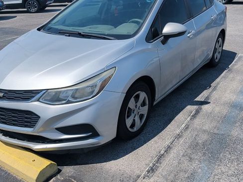 Used 2018 Chevrolet Cruze LS FWD image 1