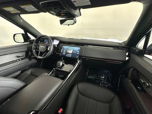 Used 2025 Land Rover Range Rover Sport Dynamic SE AWD/4WD image 2