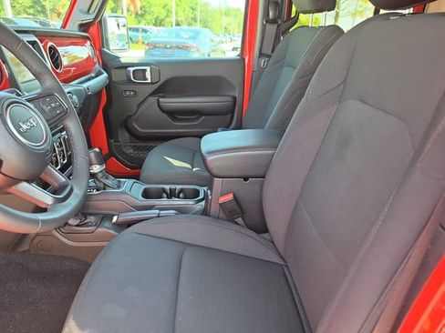 Used 2023 Jeep Gladiator Sport AWD/4WD image 14