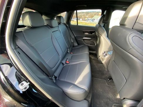 Used 2025 Mercedes-Benz GLC 300 4MATIC image 29