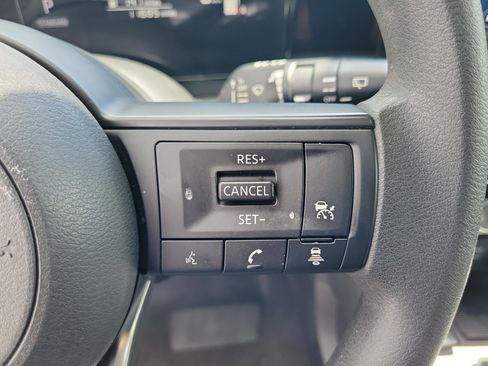 Certified 2025 Nissan Kicks SV FWD image 17