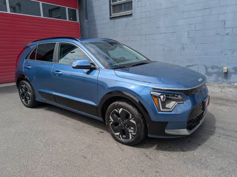 Used 2024 Kia Niro Wind w/ Wind Preserve Package FWD image 1