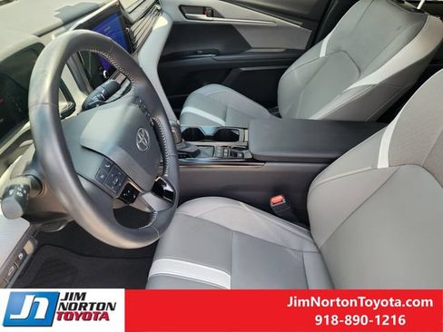 Used 2025 Toyota Camry SE w/ Convenience Package AWD/4WD image 14