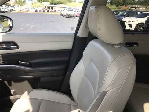 Used 2022 Nissan Pathfinder SL image 24