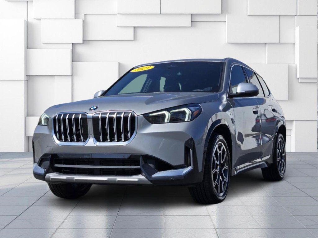 Used 2023 BMW X1 xDrive28i w/ Convenience Package AWD/4WD image 3