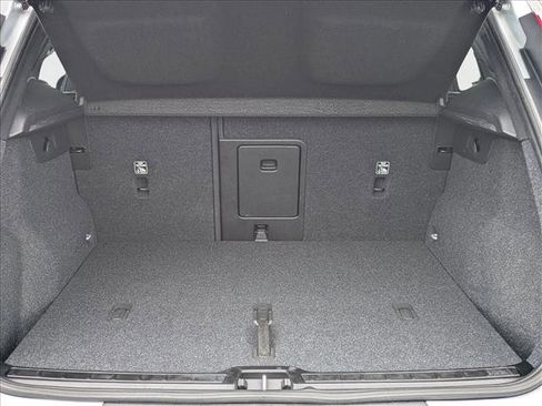 Used 2022 Volvo XC40 T5 R-Design w/ Protection Package Premier image 19