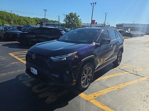 Used 2022 Toyota RAV4 XLE Premium AWD/4WD image 9