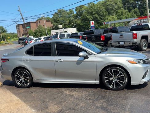 Used 2019 Toyota Camry SE FWD image 5