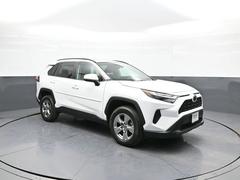 Certified 2022 Toyota RAV4 XLE image 4