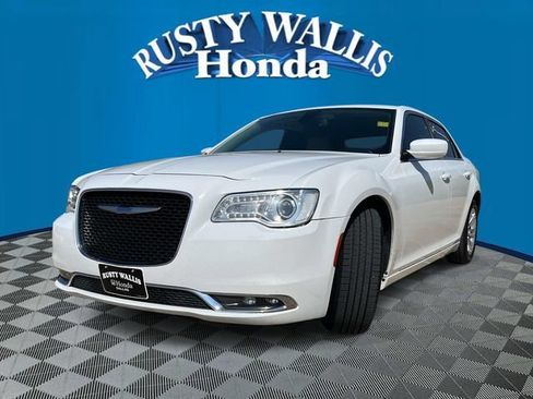 Used 2019 Chrysler 300 Touring w/ Driver Convenience Group RWD image 1