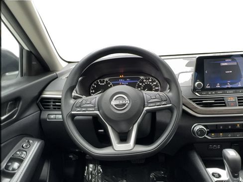 Used 2026 Nissan Altima 2.5 SV FWD image 34