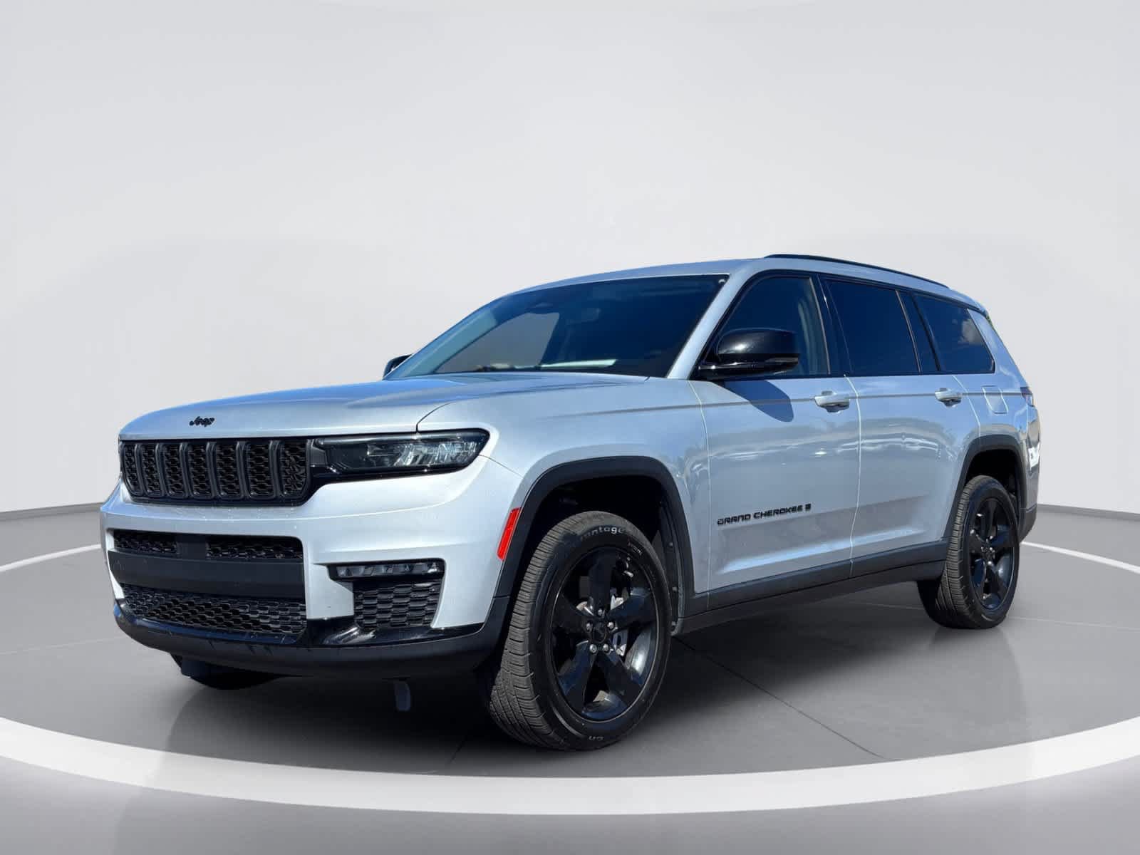 Used 2022 Jeep Grand Cherokee L Limited w/ Black Appearance Package AWD/4WD image 2