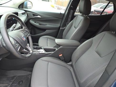 Certified 2024 Buick Encore GX Preferred w/ Comfort Package image 8