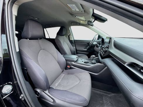 Used 2020 Toyota Highlander LE FWD image 29