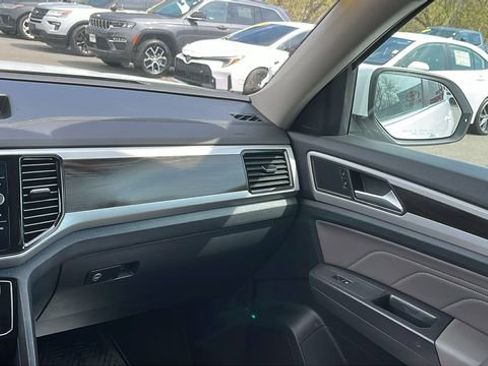 Used 2023 Volkswagen Atlas SE image 23
