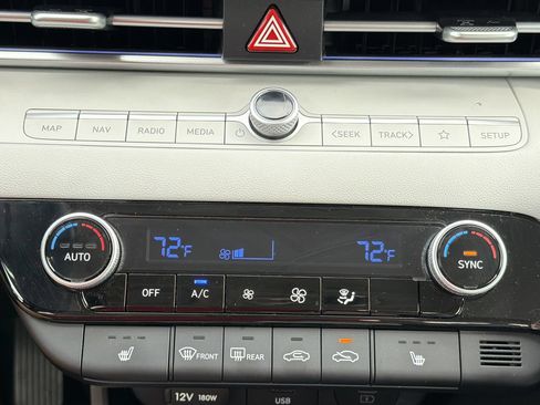 Used 2025 Hyundai Elantra Limited FWD image 5