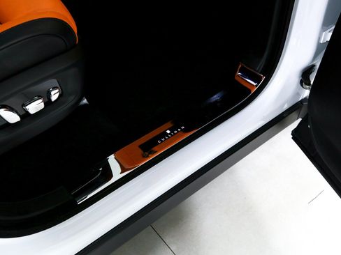 Certified 2020 Rolls-Royce Cullinan AWD/4WD image 39