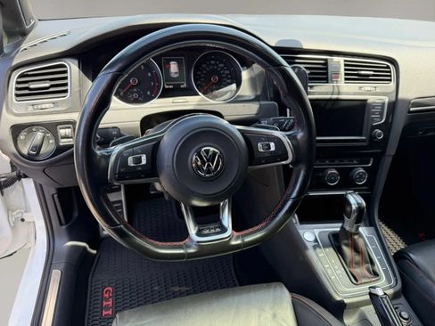 Used 2016 Volkswagen GTI SE w/ Lighting Package (SEL) FWD image 17