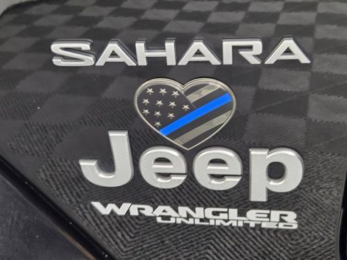 Used 2019 Jeep Wrangler Unlimited Sahara AWD/4WD image 8