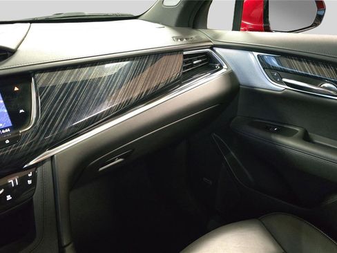 Used 2025 Cadillac XT6 Premium Luxury image 23