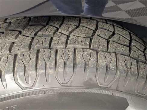 Used 2024 Ford Expedition Max XLT image 9