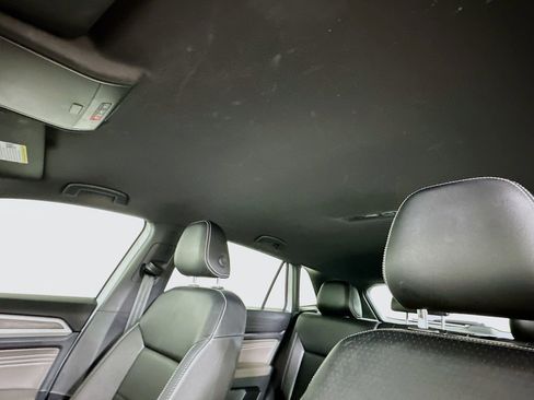 Used 2022 Volkswagen Atlas Cross Sport SE FWD image 11
