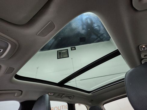 Used 2023 Volvo XC60 B5 Plus image 2