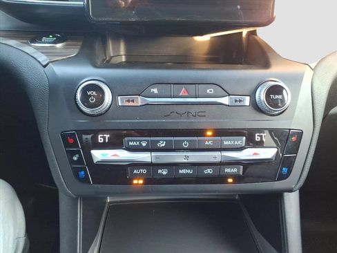 Used 2020 Ford Explorer Limited image 23