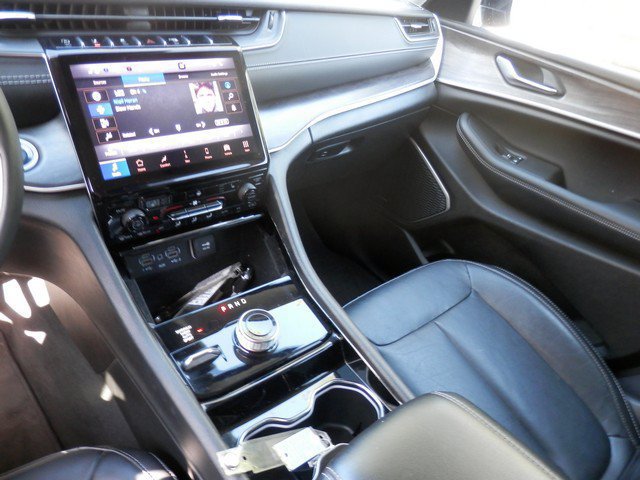 Used 2022 Jeep Grand Cherokee L Limited AWD/4WD image 24