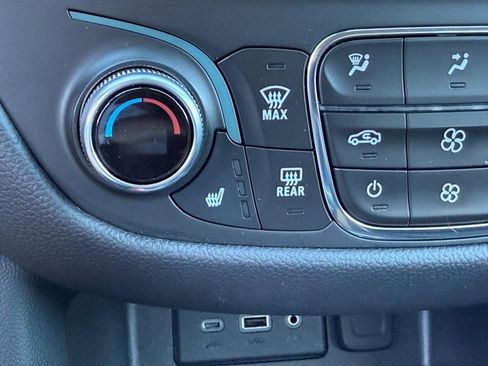 Used 2021 Chevrolet Equinox LT FWD image 26