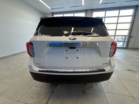 Used 2023 Ford Explorer XLT image 6