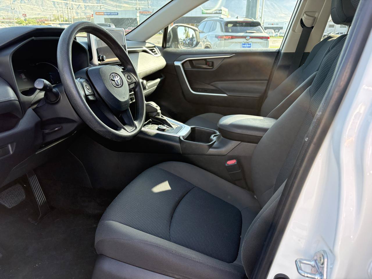Used 2024 Toyota RAV4 LE AWD/4WD image 8