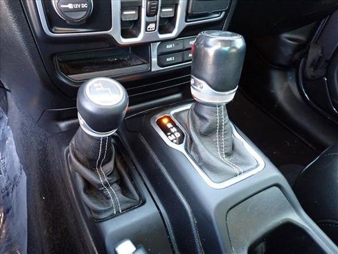 Used 2020 Jeep Wrangler Unlimited Sahara image 17